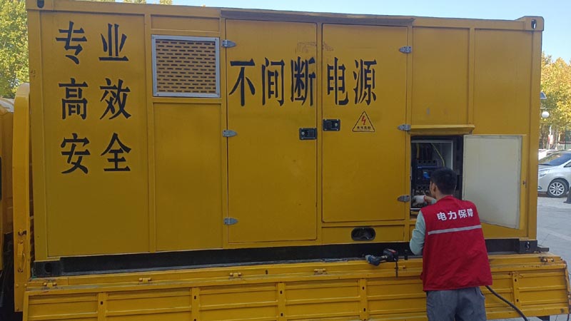迎江柴油发电机组和UPS电源配合使用时，如何避免切换过程中的电力中断？